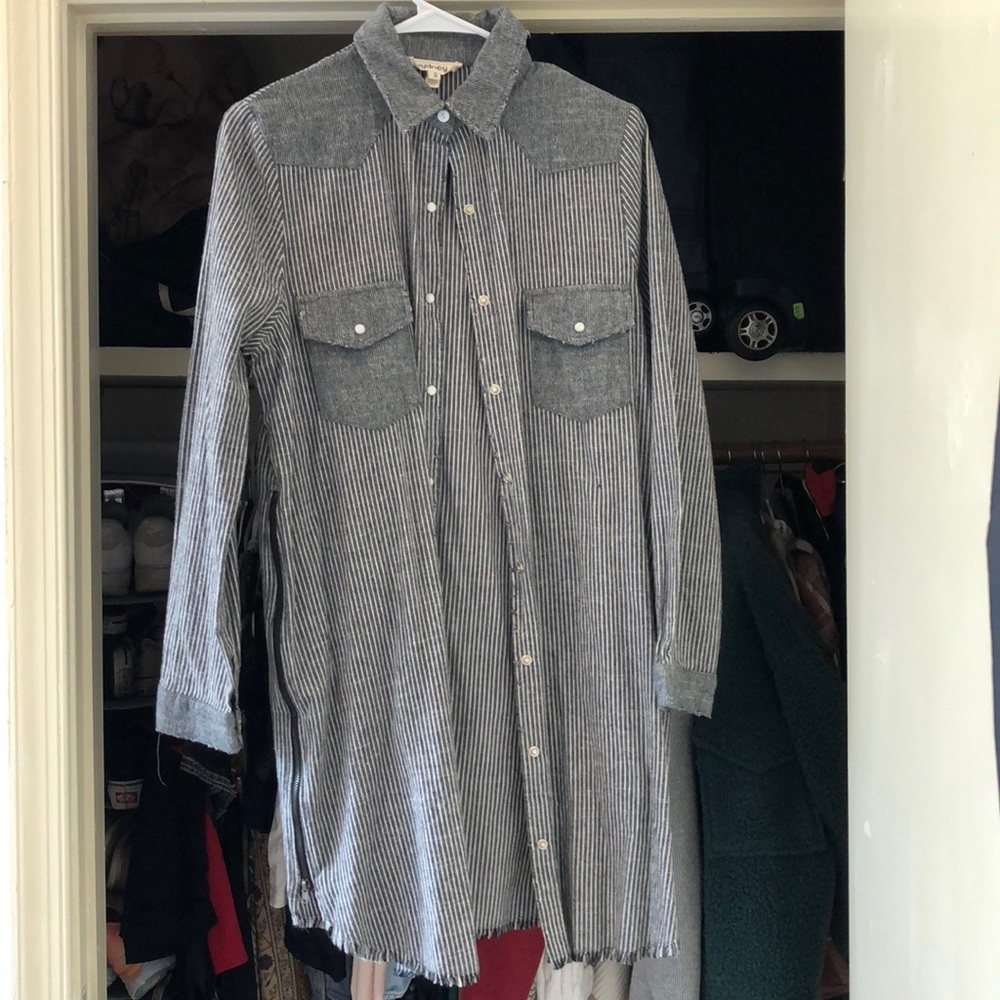 Along vertical stripped (grey/white) cardigan (brand: Sydney, size: S)